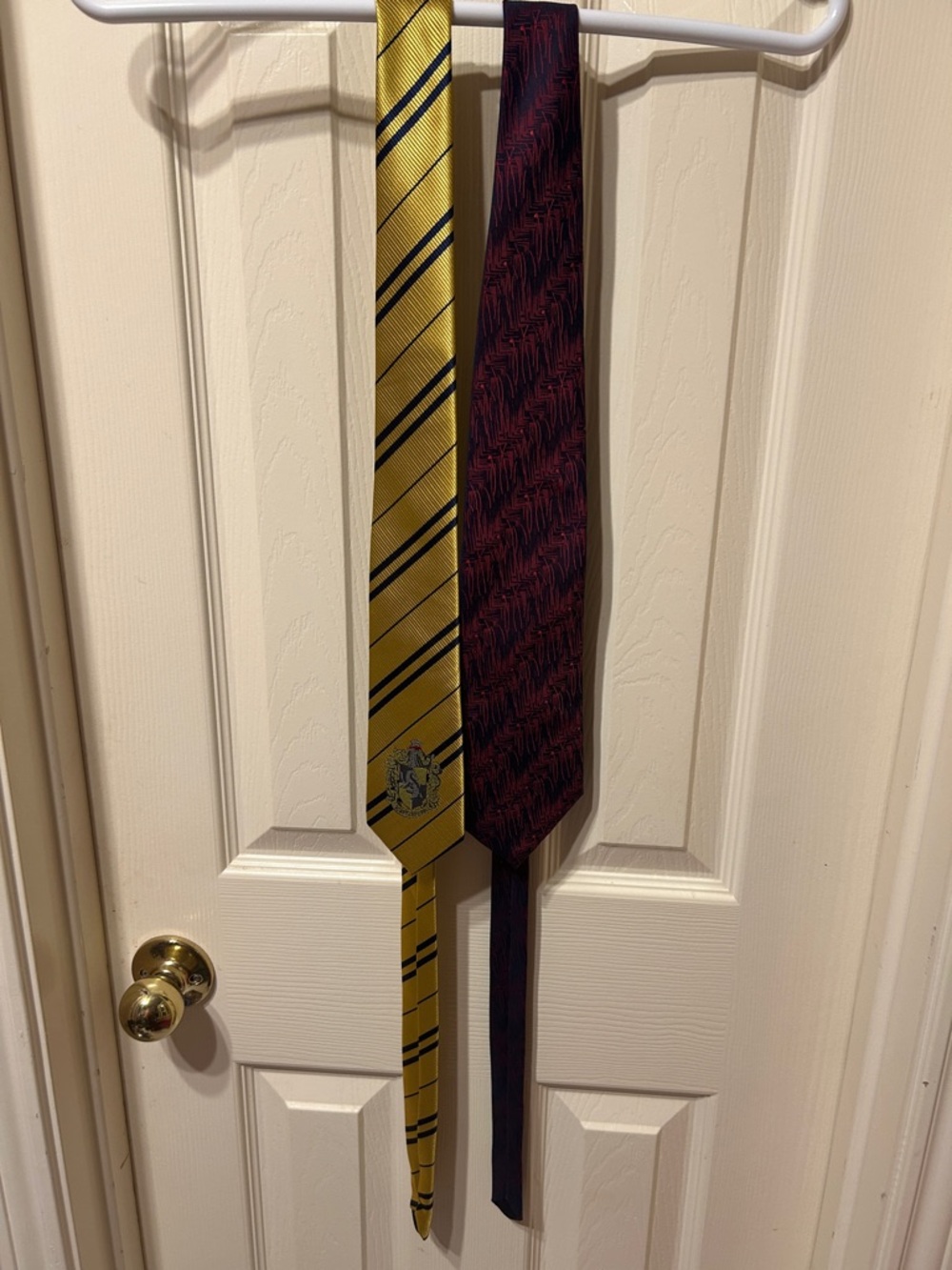 2pk Yellow/ Black Striped Tie & Burgundy Patterned Tie. NWOT